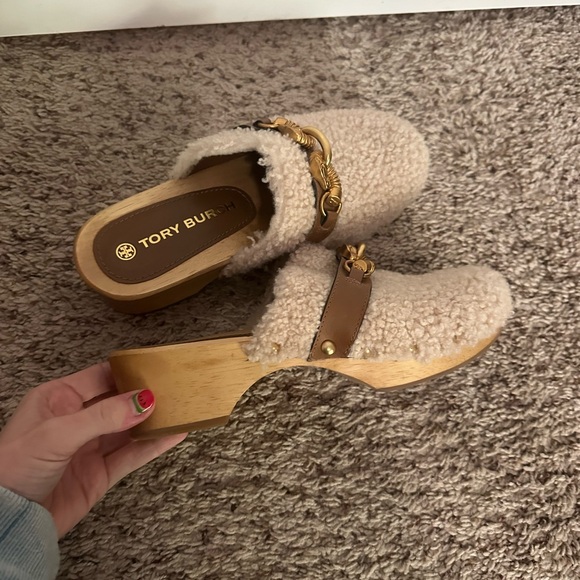 Tory Burch Cream Fur Jess’s Embellished Wooden Clogs - Picture 3 of 5